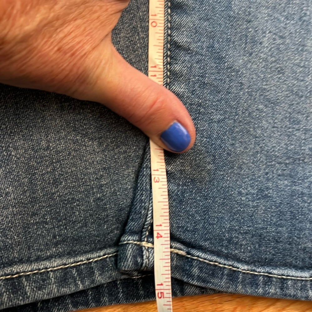 Democracy AB Solution  14 inch inseam shorts. Size 16